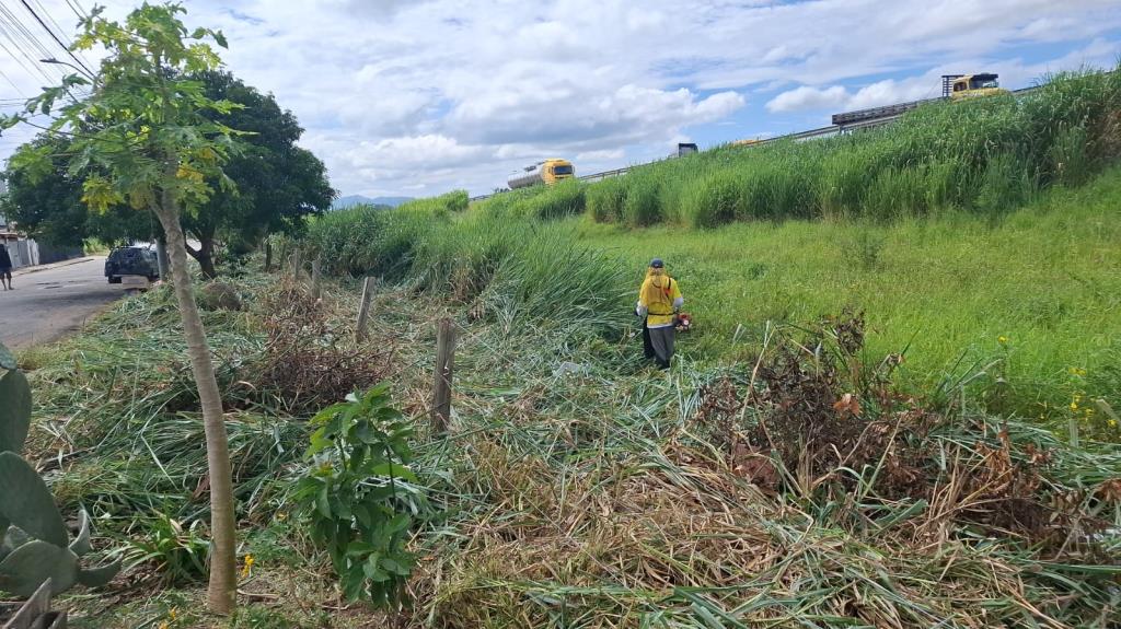 Pindamonhangaba intensifica limpeza no Vista Alegre e reforça cobrança por manutenção na Dutra