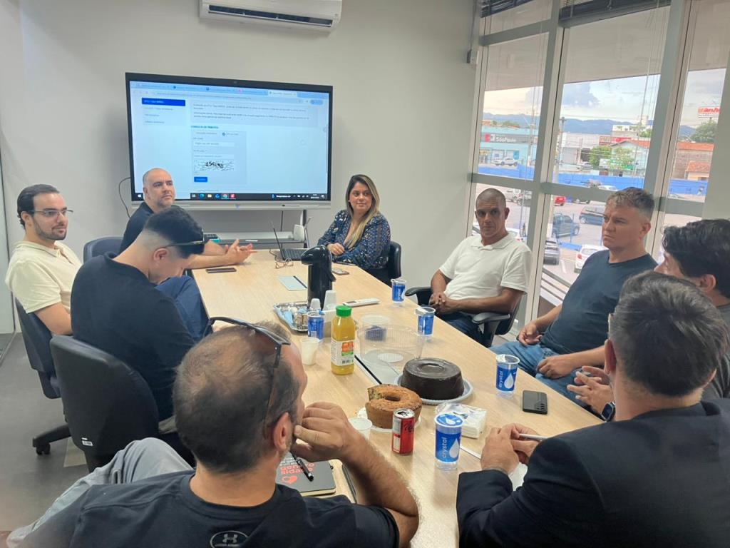 Pinda recebe equipe de Ubatuba para apresentar projetos de cidade inteligente