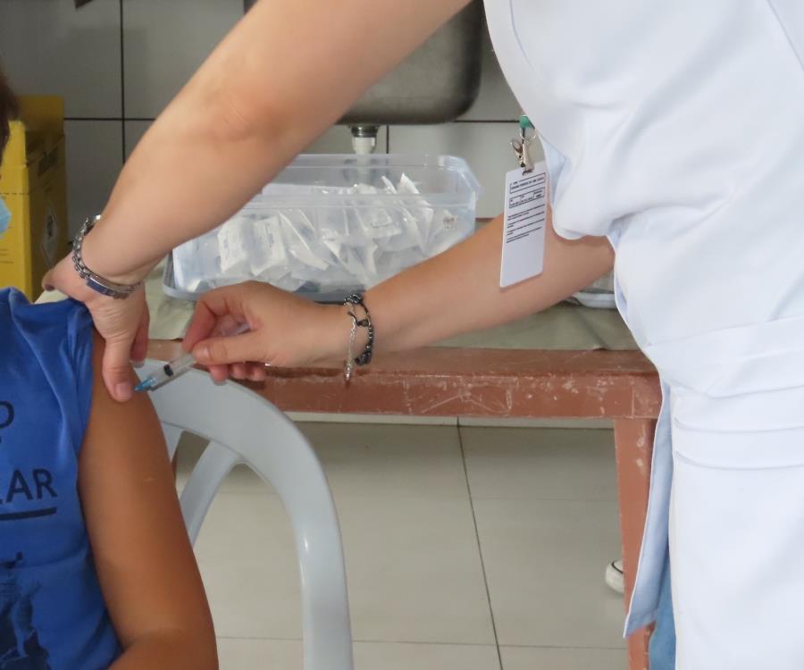 Pinda vacina 218 pessoas contra dengue e pede maior participação da população
