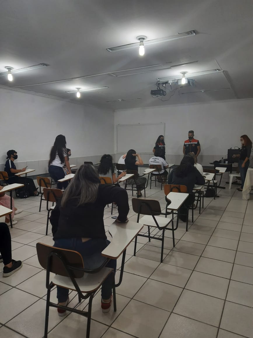 16/04- Defesa Animal faz palestra educativa para estudantes de curso técnico no colégio Tableau