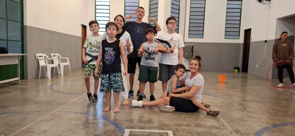 Projeto Sem Fronteiras realiza exame de faixa em taekwondo e celebra evolução dos alunos