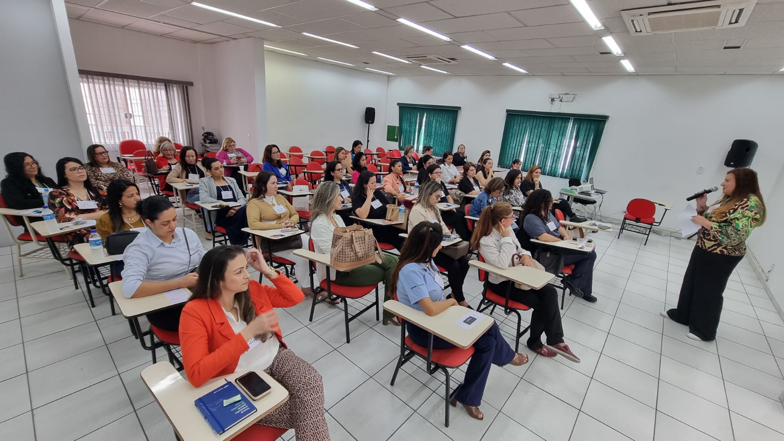 CMEC realiza 4ª edição do Tricotando Negócios com temática Outubro Rosa e foco em histórias de superação