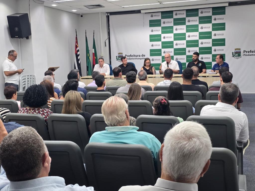 Prefeitura atualiza moradores do Goiabal sobre regularização e obras de infraestrutura para o bairro