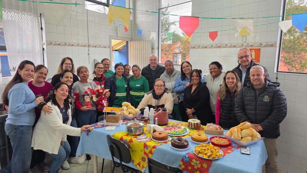 Prefeitura homenageia servidores que encerram trajetória de dedicação ao serviço público