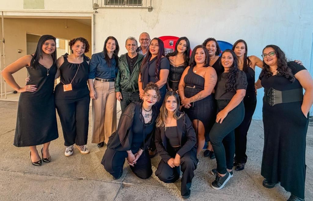 Qualifica SP celebra formatura de turmas de Design de Sobrancelhas e Maquiagem em Pinda