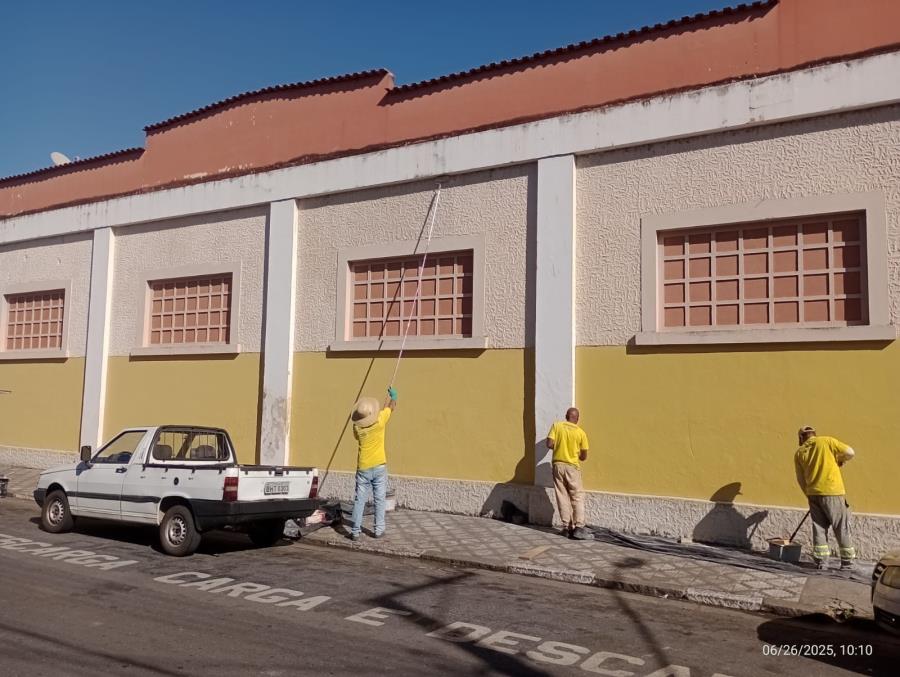 Mercado Municipal de Pindamonhangaba recebe nova pintura e segue em revitalização