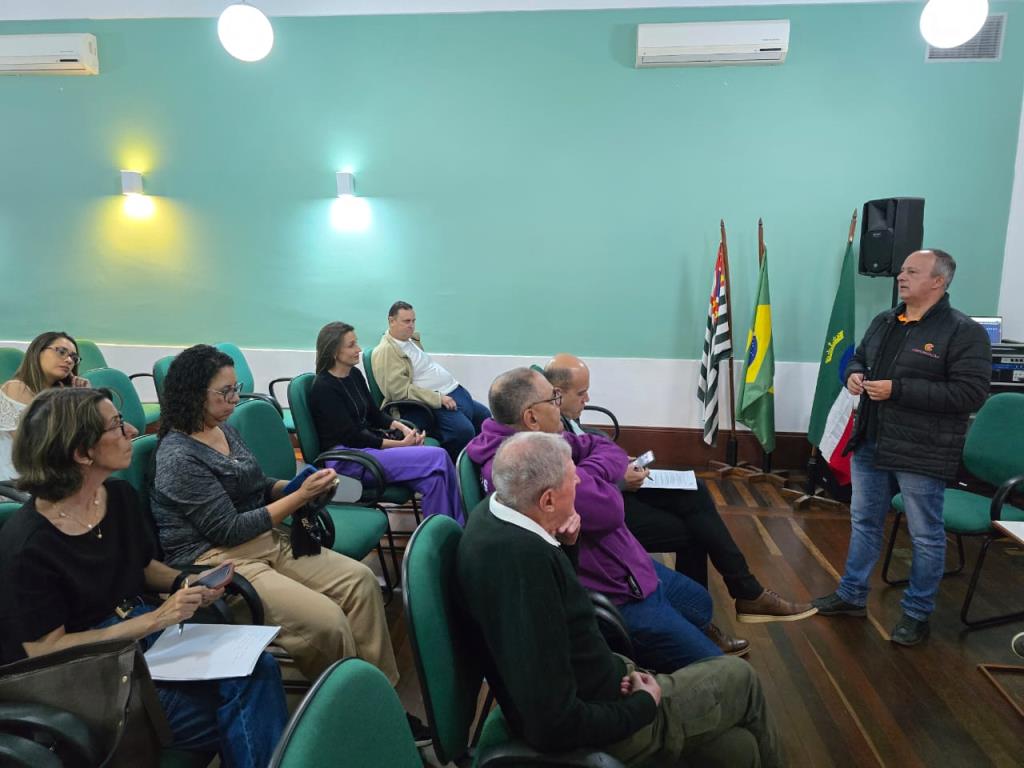 Reunião da AJOP discute estagnação e mercado de trabalho do jornalismo