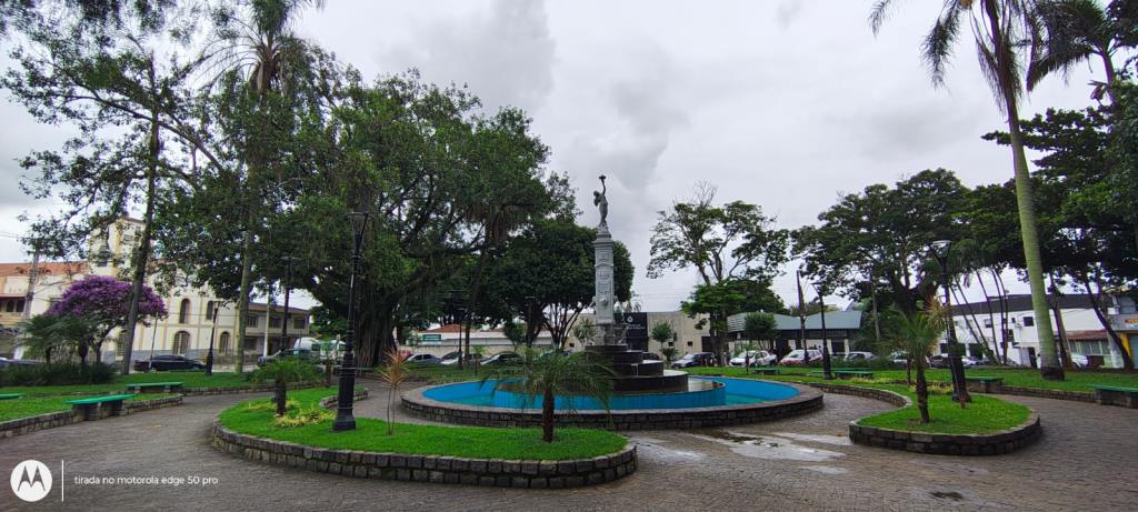 Praça São Benedito recebe revitalização paisagística para valorização do espaço público