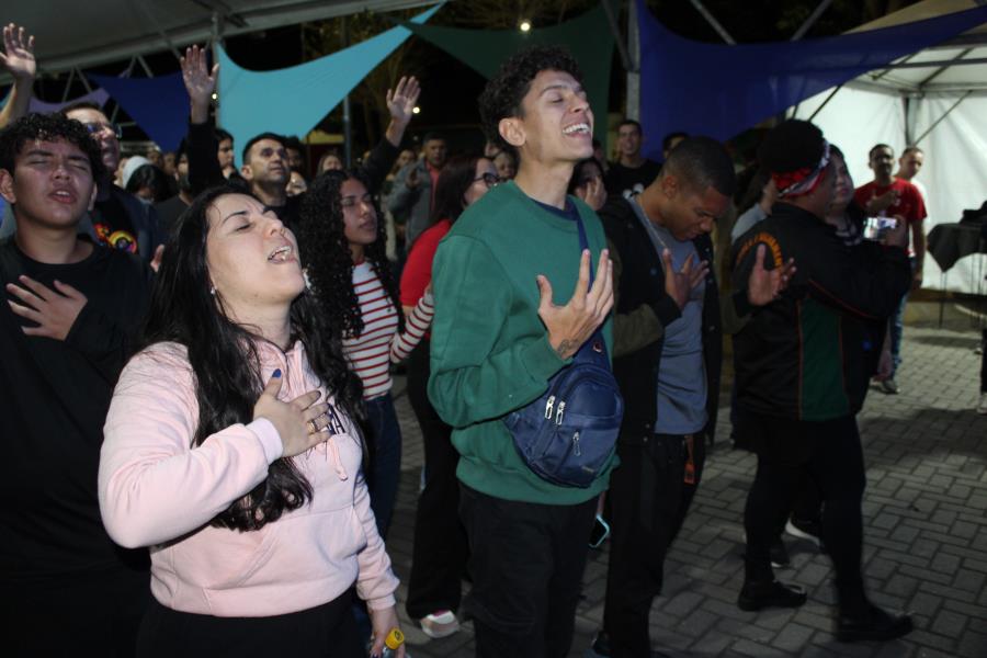 Semana Evangélica reúne música, fé e confraternização na Praça Sete de Setembro