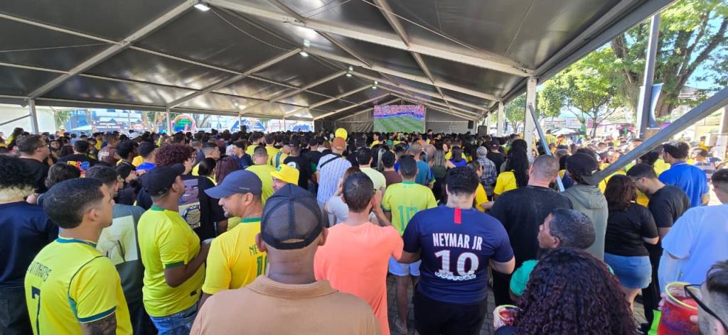 Copa na Praça reúne cerca de 6 mil torcedores em vitória emocionante do Brasil sobre o Japão
