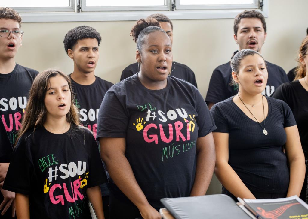 Coral do Projeto Guri se apresenta na Igreja Matriz durante comemorações do aniversário de Pinda