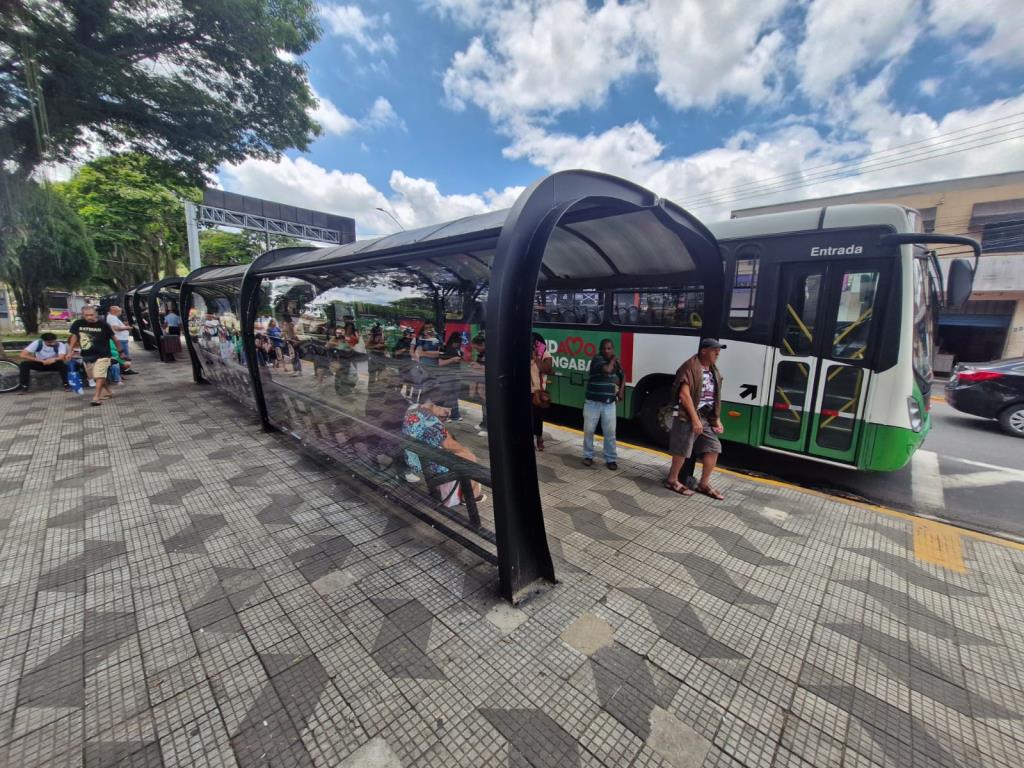 Prefeitura avança na revitalização dos abrigos na Praça Barão Homem de Mello