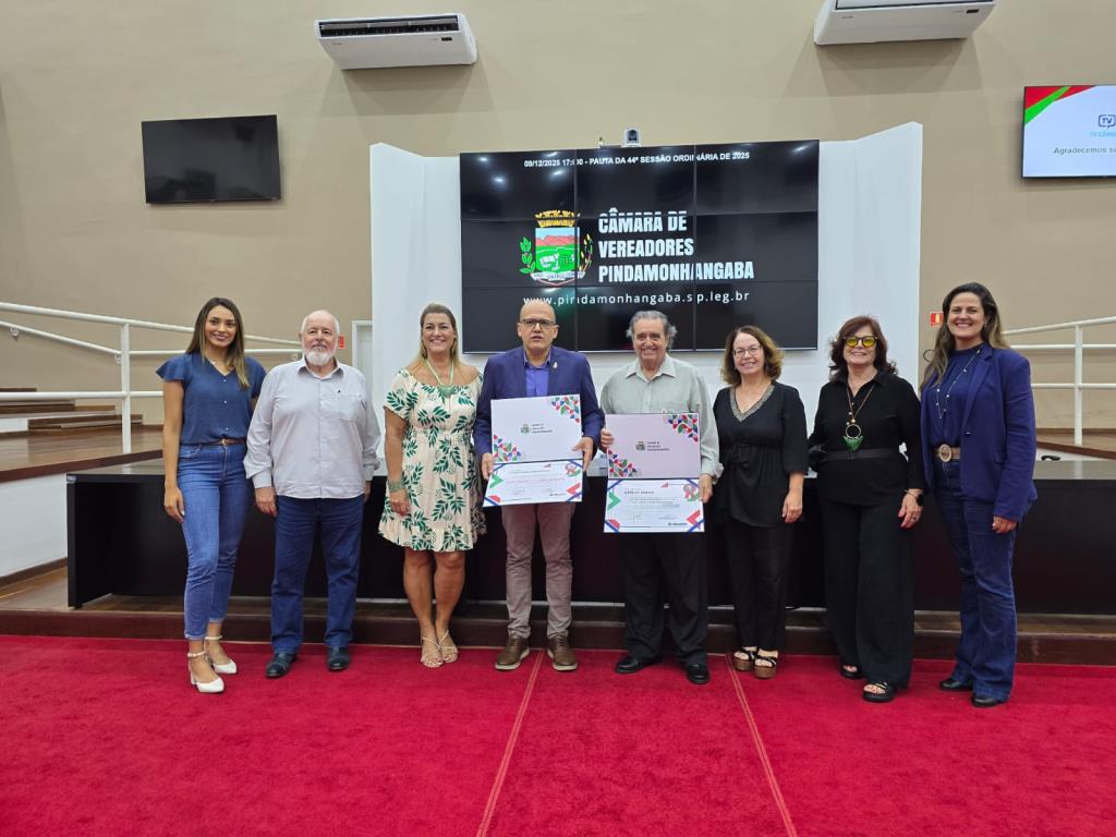 Acadêmicos são homenageados pela Câmara em noite de reconhecimentos e celebrações