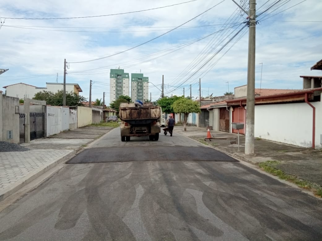 19/04 - Novos redutores de velocidade são implantados em Moreira César