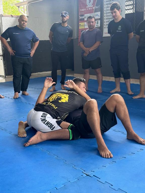 GCM de Pindamonhangaba realiza treinamento de defesa pessoal para qualificação do efetivo