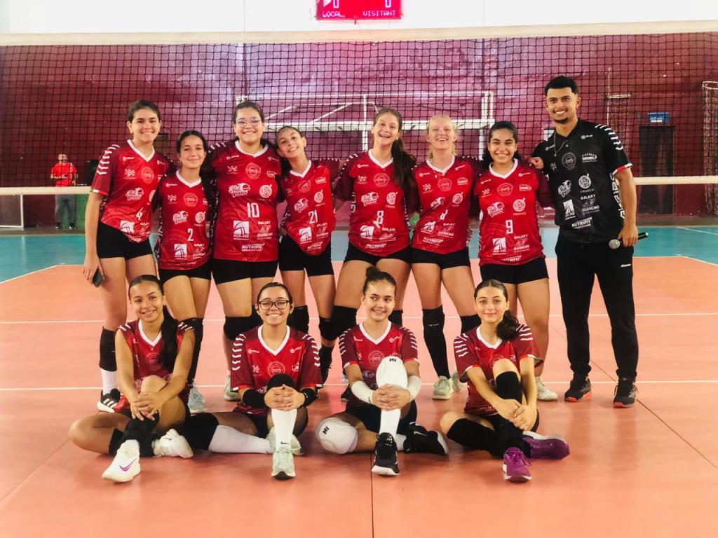 Torneio interno de vôlei reúne atletas de base e fortalece integração entre turmas