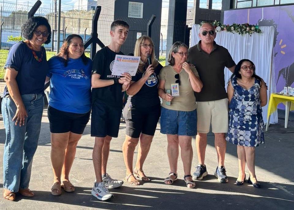 Show de Talentos reúne apresentações culturais, arte e inclusão no Espaço Humano