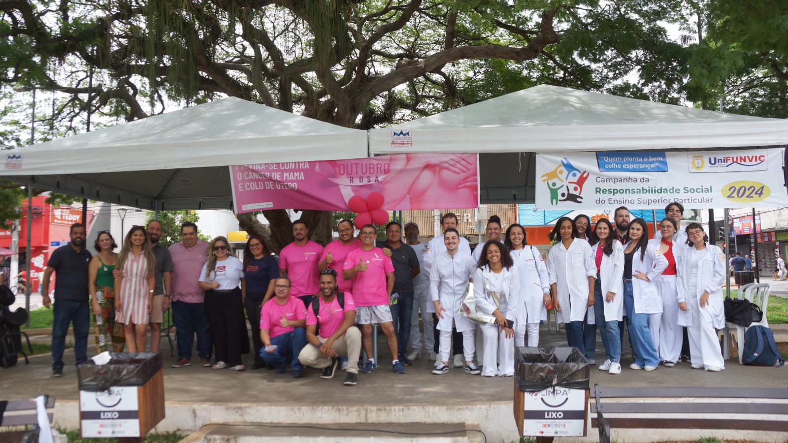 Campanha Outubro Rosa orienta centenas no centro da cidade