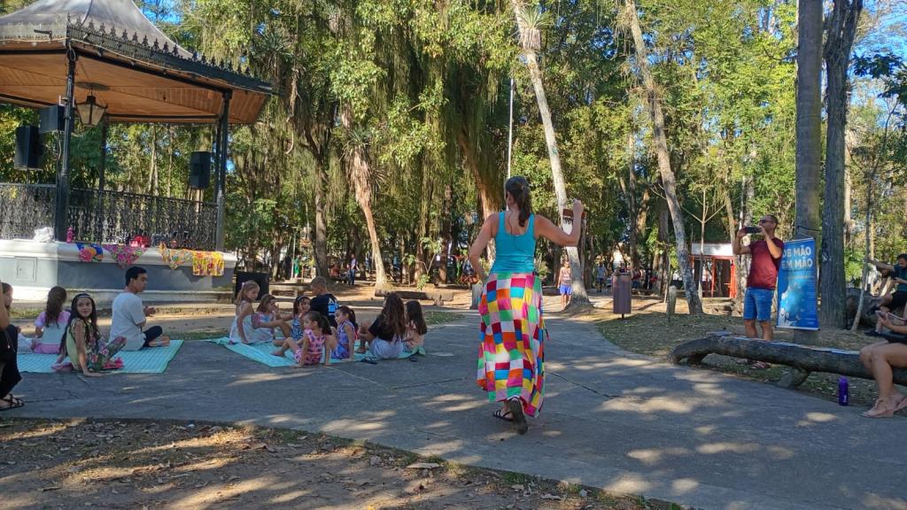 Domingo no Bosque reúne famílias e celebra o Mês do Folclore com muita cultura e diversão