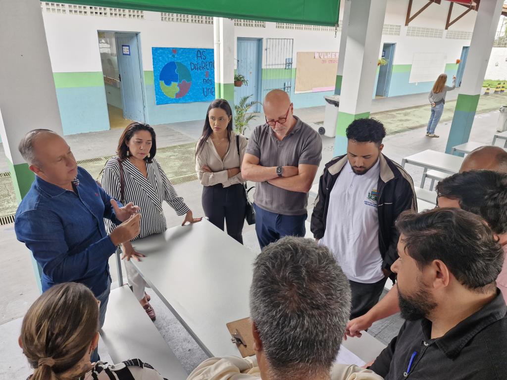Visita técnica prepara escola do Araretama para receber o “Prefeitura Perto de Você” em abril