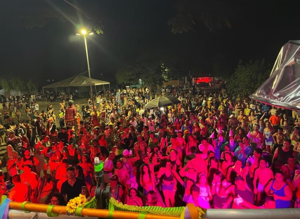 O domingo de Carnaval (15) foi marcado por alegria e muita animação no distrito de Moreira César, em Pindamonhangaba, onde o Bloco Caipiranhas reuniu famílias e foliões em um clima