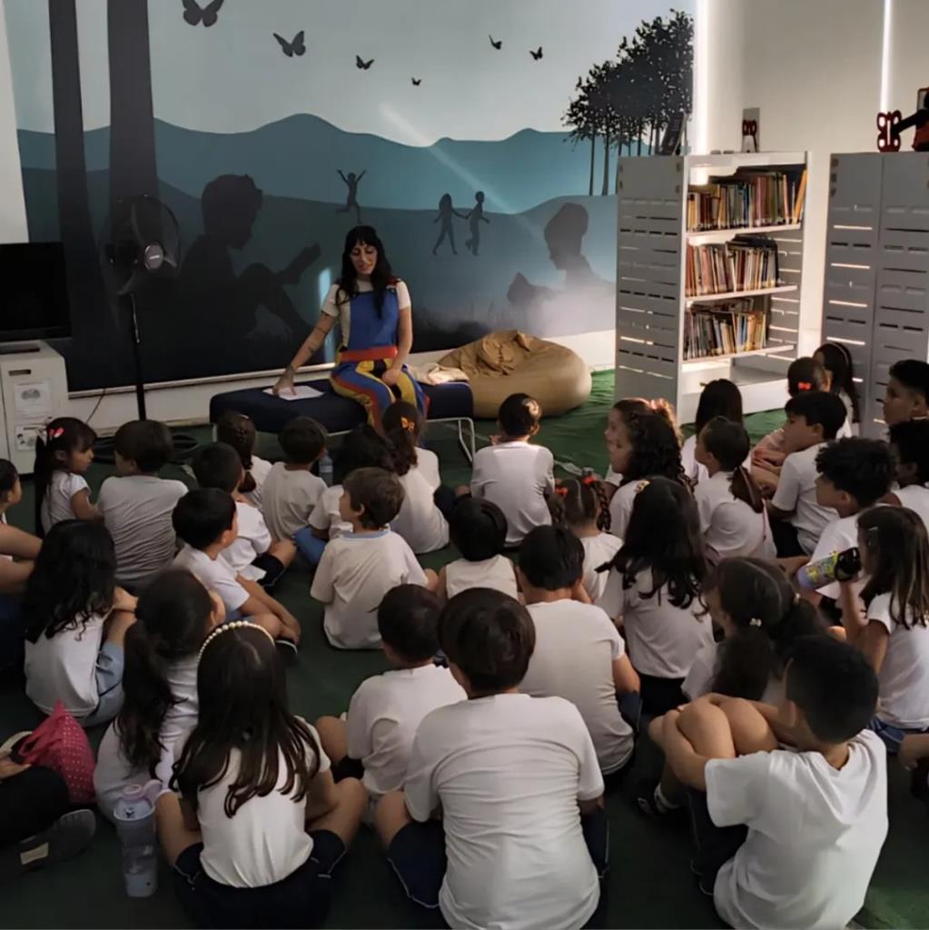 Quintas de Histórias movimenta biblioteca e celebra o mês do livro infantil