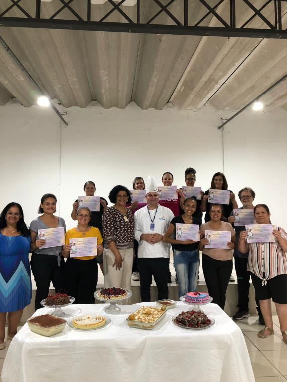 Curso de confeitaria é concluído com entrega de certificados e incentivo ao empreendedorismo