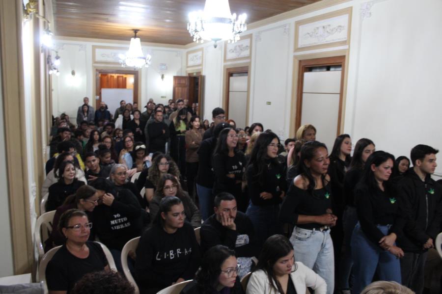 Fundo Social forma mais 55 profissionais no curso de Libras