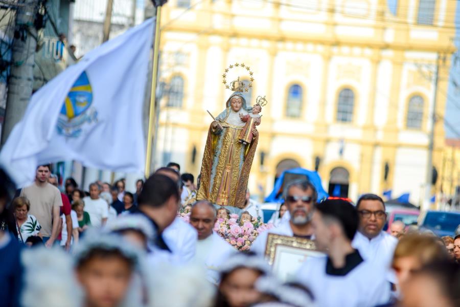 Missa solene celebra Dia da Padroeira de Pindamonhangaba e marca lançamento do Brasão Paroquial