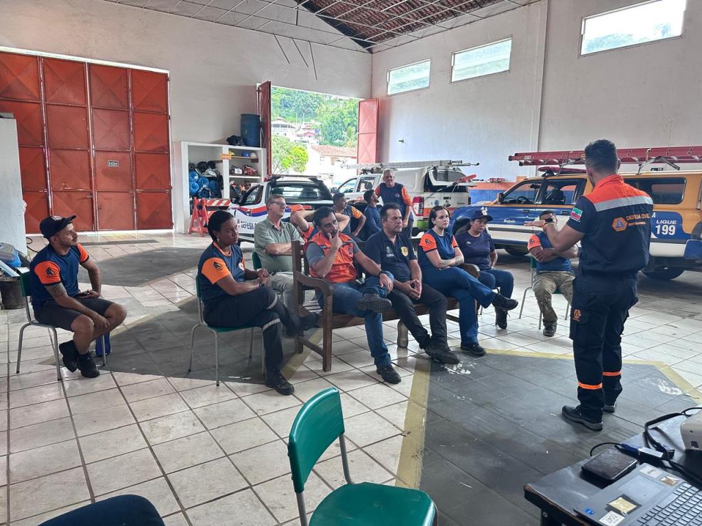 Defesa Civil de Pindamonhangaba ministra palestra técnica para equipes de Ilhabela