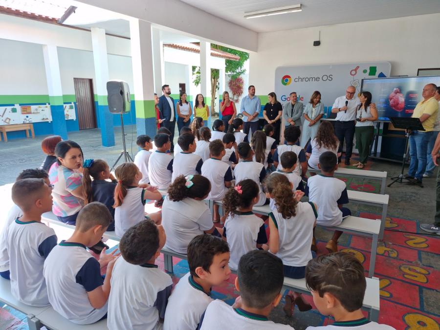 Prefeitura entrega 3.350 novos Chromebooks para a rede municipal de ensino
