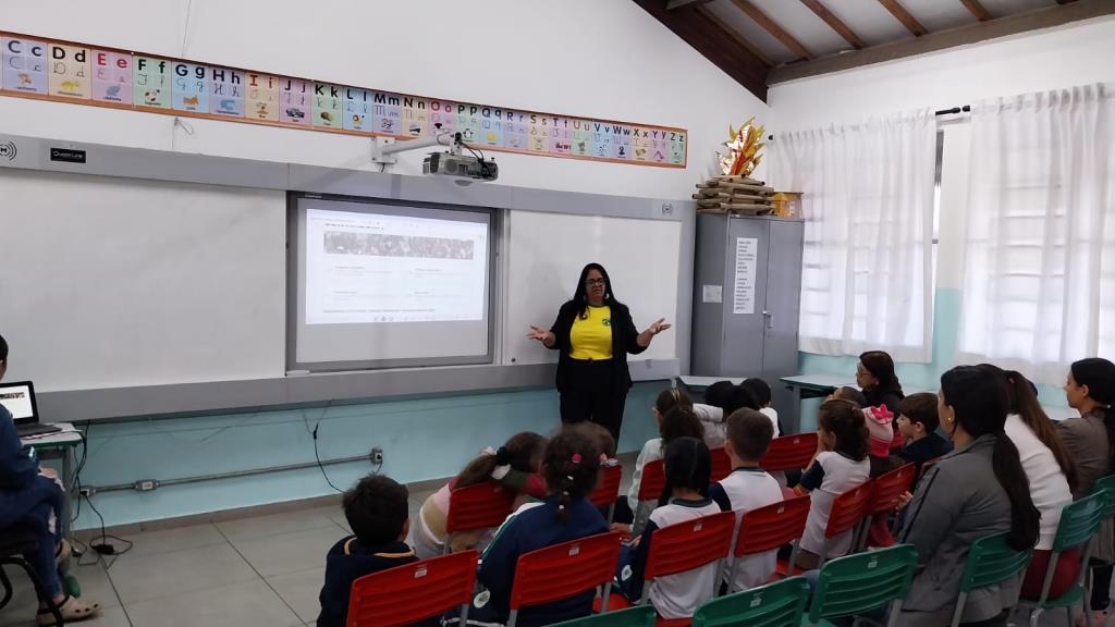 Secretaria de Captação de Recursos promove palestra sobre ODS 16 na Escola Municipal Gilda Piorini Molica