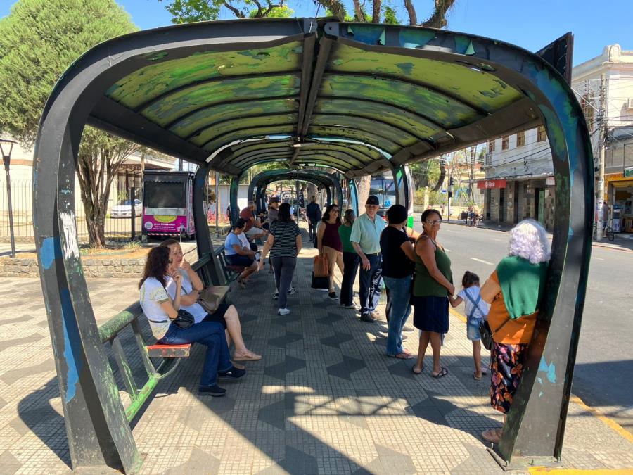 Prefeitura inicia revitalização dos abrigos de ônibus da ‘Barão Homem de Melo’