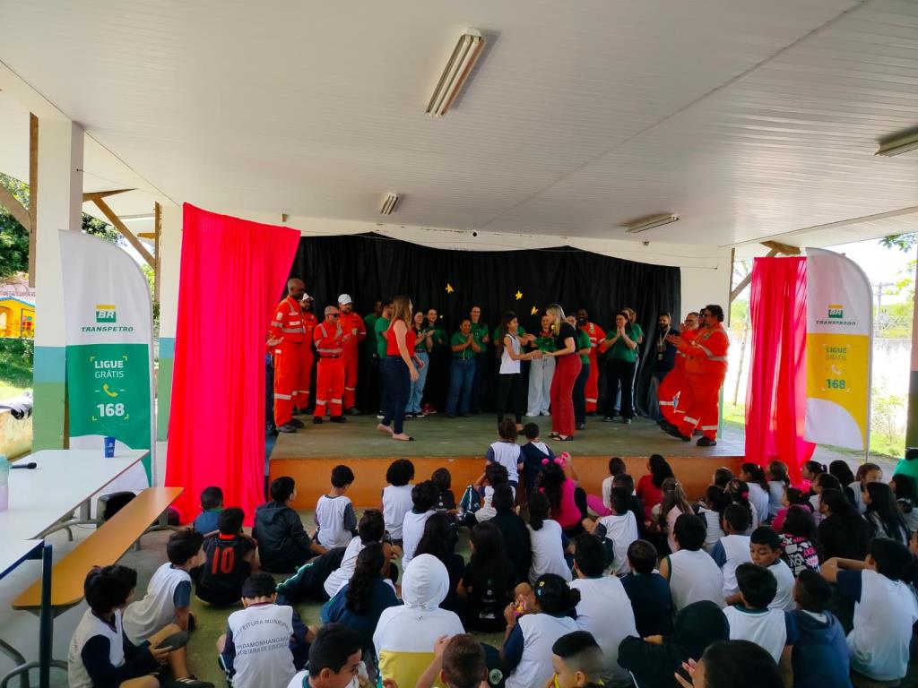 Secretarias de Meio Ambiente e Educação implantam horta modelo em escola municipal