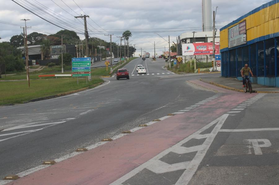 Pinda faz pedido ao DER para melhorias em rotatória e limpeza em estradas