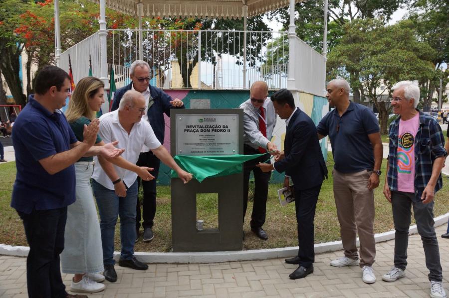 23/10 - Prefeitura entregou nova “Praça do Santana” e homenagem ao Casal Kolenda