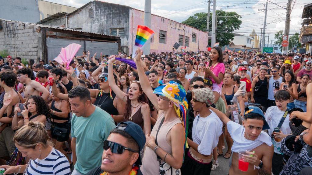 Multidão encerra o Carnaval 2026 de Pindamonhangaba com o Bloco do Barbosa