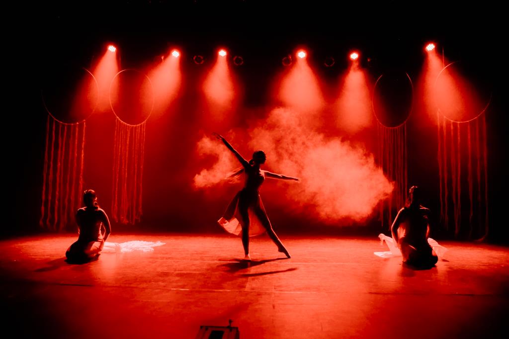 Espetáculo “Essência” emociona público no Teatro Galpão e reafirma força transformadora da dança