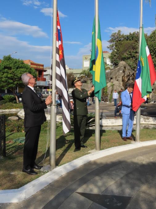 13/09 - Cerimônia de Hasteamento das Bandeiras comemora Bicentenário da Independência e Centenário do Obelisco em Homenagem à Guarda de Honra