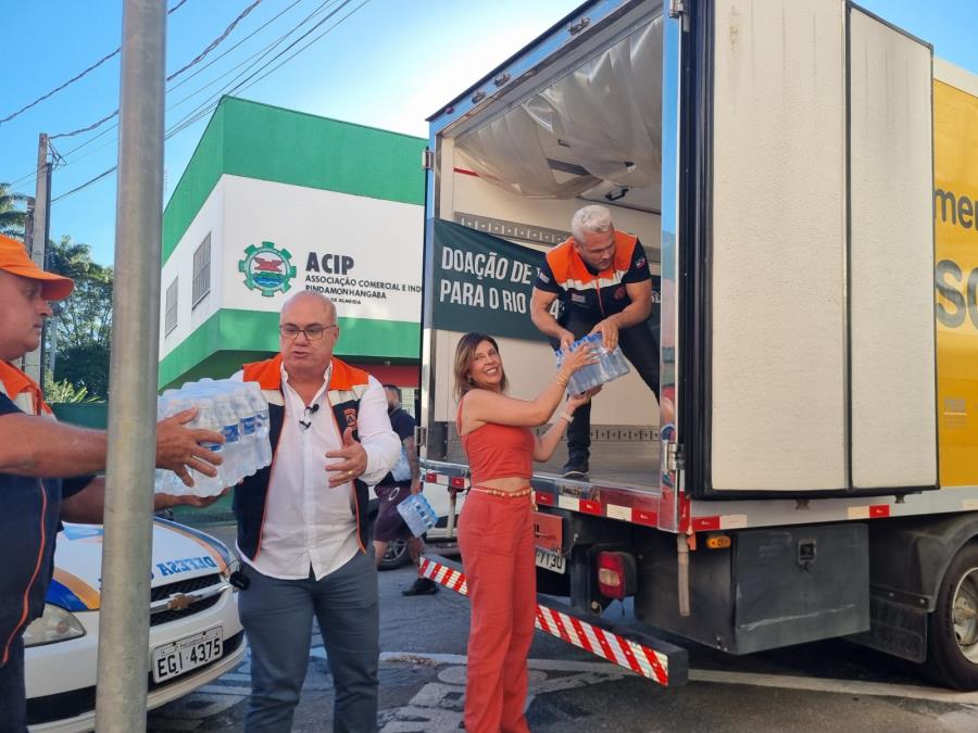 Fundo Social e Defesa Civil de Pindamonhangaba enviam primeiro caminhão de doações ao Rio Grande do Sul