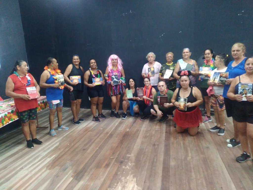 Biblioteca Araretama realiza Carnaval com doação de livros e integração da comunidade