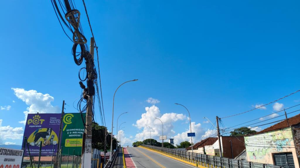 EDP e Prefeitura realizam mutirão para retirar fios irregulares de telecomunicação em 50 ruas de Pinda