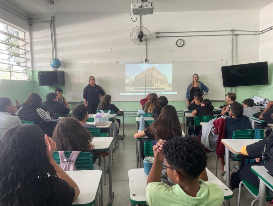 Pindamonhangaba promove ação educacional sobre turismo na E.E. Eurípedes Braga
