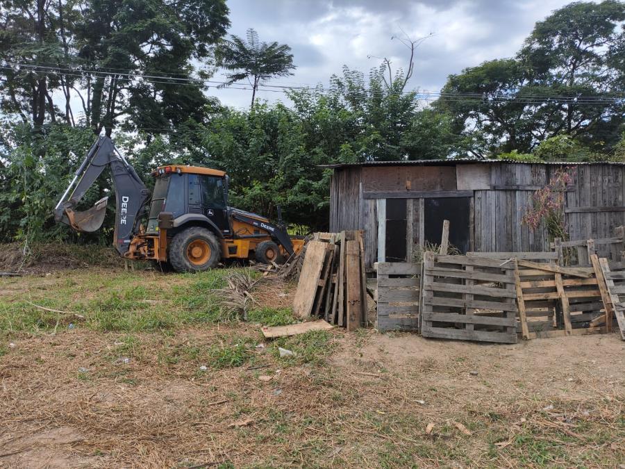 Prefeitura realiza realocação habitacional no Feital com apoio de secretarias