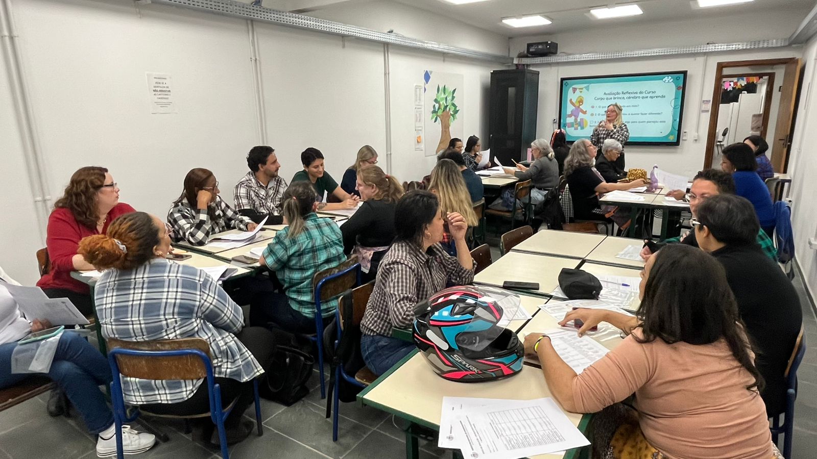 Educação Infantil de Pindamonhangaba realiza curso recreativo de aprendizagem brincante