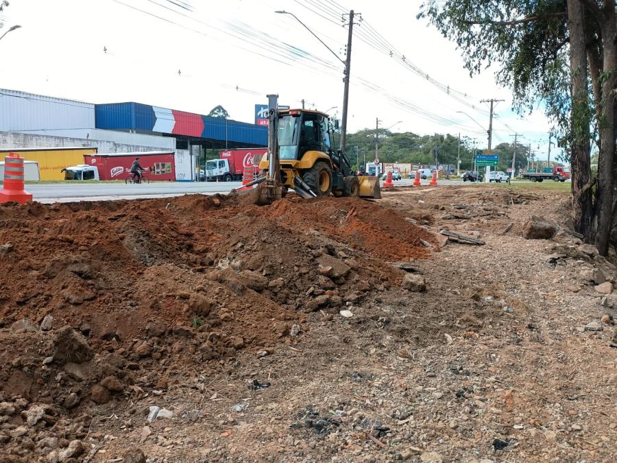 Prefeitura inicia obras da terceira alça de livre acesso na rotatória do Tenda