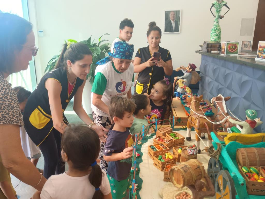 Educação recebe exposição “Arte, Cultura e Identidade do Vale do Paraíba”