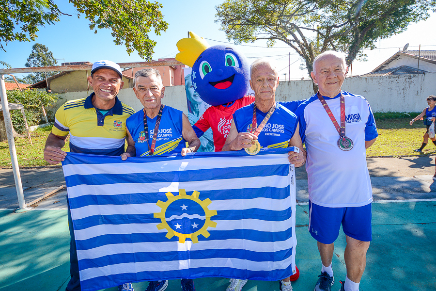 Atletismo dos Jogos da Melhor Idade movimenta "CE Zito" em Pindamonhangaba