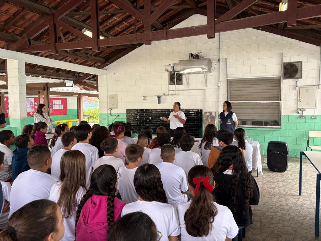 Parceria fortalece ações de combate à dengue em escola do município