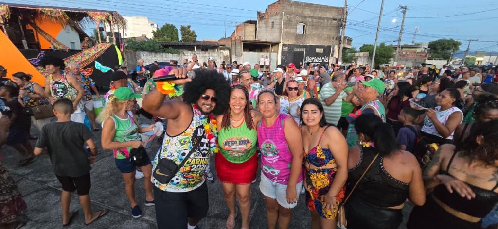 Domingo de Carnaval teve Bloco Nego Loko e matinê no Araretama